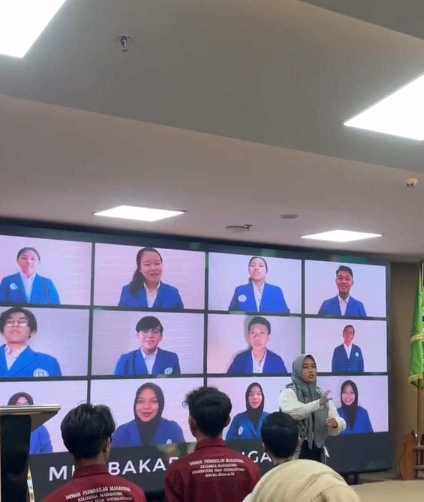 Menyanyikan Indonesia Raya & Himne UDINUS